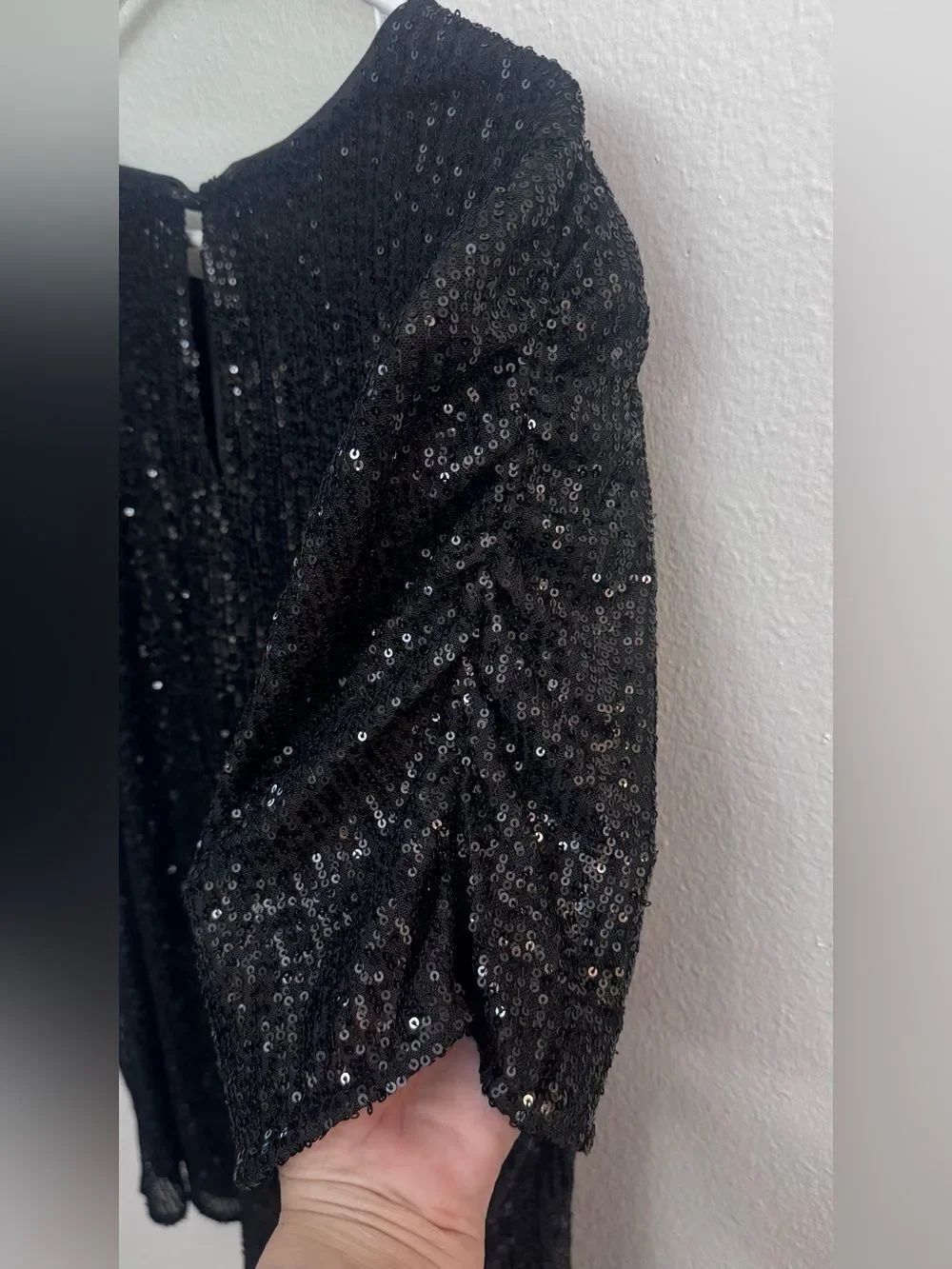 NWT torrid Black Sequin Ruched Caterpillar Sleeve Top - Size 2 - Picture 6 of 8